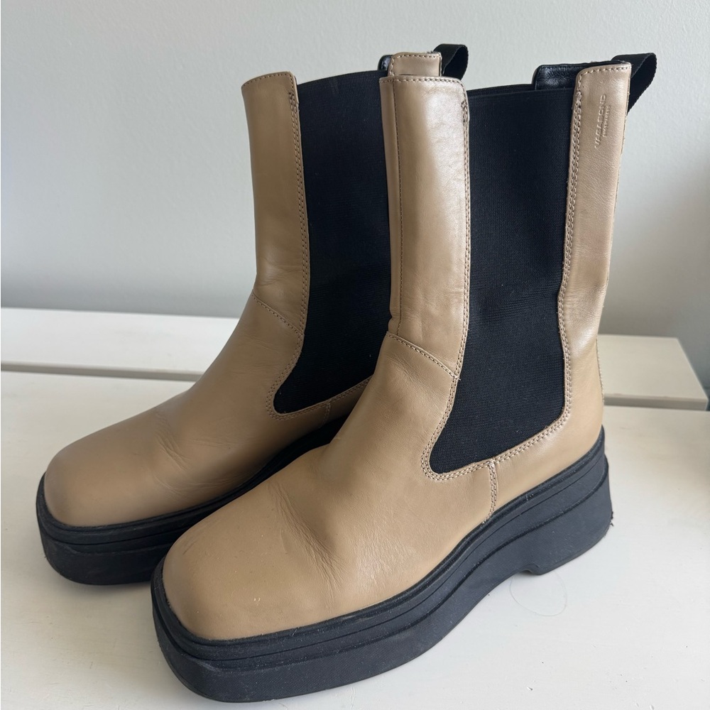 Vagabond Tan and Black Heeled Boots
